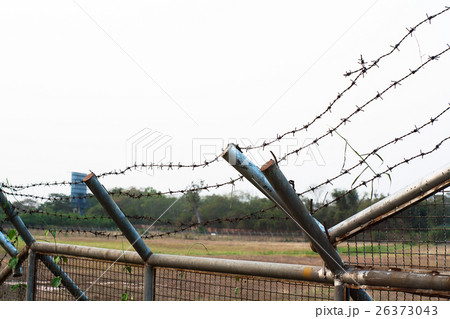 barbed wire 26373043