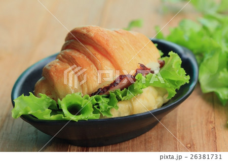 Croissant Croissant 26381731