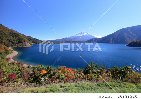 本栖湖 富士山と紅葉 本栖湖 富士山と紅葉 26383520