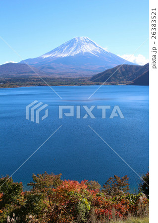 本栖湖 富士山と紅葉 本栖湖 富士山と紅葉 26383521