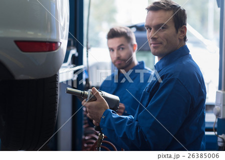 Professional mechanic changing the tyre Professional mechanic changing the tyre 26385006