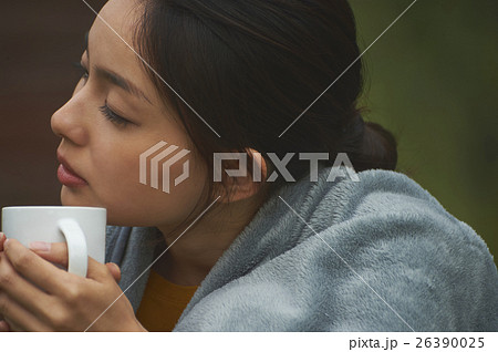 田舎暮らしを楽しむ女性 ポートレート 田舎暮らしを楽しむ女性 ポートレート 26390025