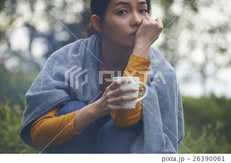 田舎暮らしを楽しむ女性　ポートレート 26390061