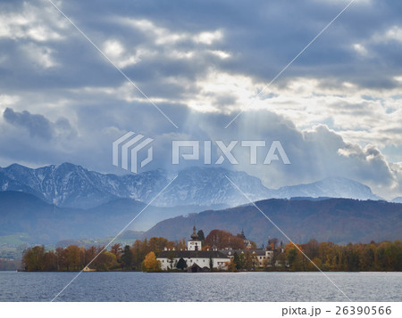 Sun rays over Schloss Orth in Gmunden 26390566