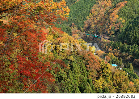 水郡線 紅葉の俯瞰風景 の写真素材