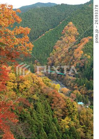 水郡線「色鮮やかな山間部紅葉俯瞰風景」 水郡線「色鮮やかな山間部紅葉俯瞰風景」 26393378