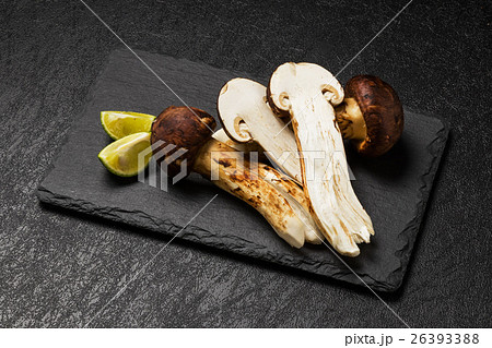 日本産最高級松茸　 Domestic matsutake mushroom  26393388