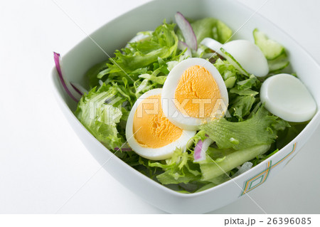 生野菜サラダ　白バック 26396085