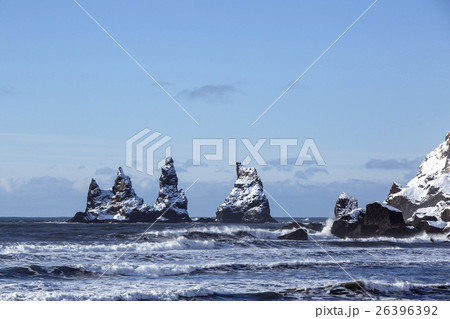 Three pinnacles of Vik with rough waves Three pinnacles of Vik with rough waves 26396392