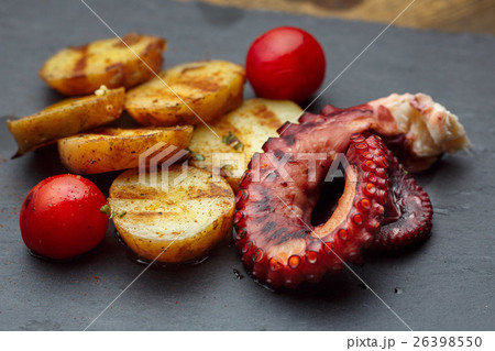 Grilled potato with sea food octopus 26398550
