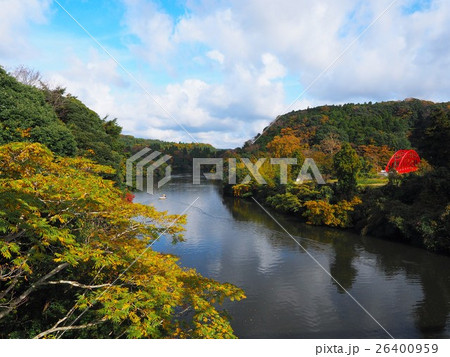 千葉君津亀山湖の紅葉と小月橋 千葉君津亀山湖の紅葉と小月橋 26400959