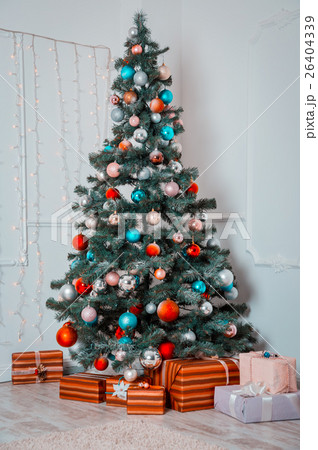 Living new year room with decorated Christmas tree 26404339