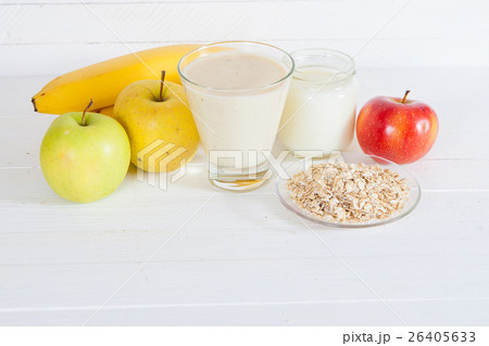 Smoothie with apple,banana, yogurt and oatmealon Smoothie with apple,banana, yogurt and oatmealon 26405633