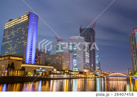 大阪中之島の夜景（堂島川北側遊歩道より堂島大橋方面を見る） 26407458