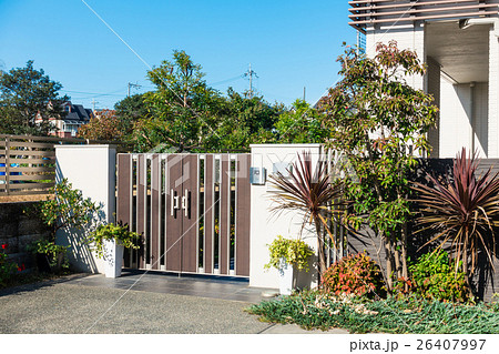 戸建住宅の門扉 26407997