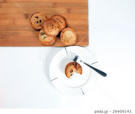 Small Savory Pie 26409143