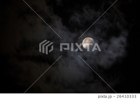満月と雲 満月と雲 26410333