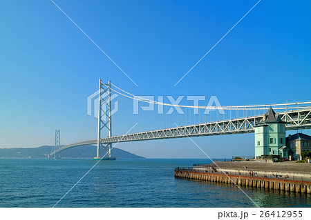 朝の明石海峡大橋と孫文記念館 26412955