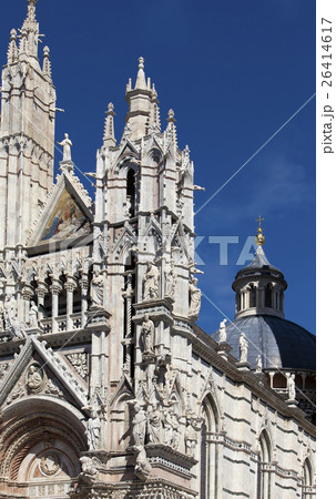 fragment of Siena cathedral in a sunny day, Tuscan 26414617