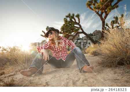 girl in hat 26418323