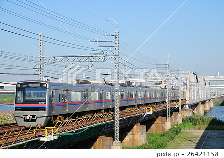 堀切橋を渡る3000ｵ型京成電車 26421158
