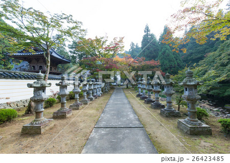 秋の佛通寺(佛通寺は広島県三原市にある紅葉の名所です) 秋の佛通寺(佛通寺は広島県三原市にある紅葉の名所です) 26423485