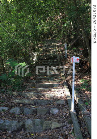 四国霊場第51番札所石手寺の本堂西側から続く「遍路道」 26425073