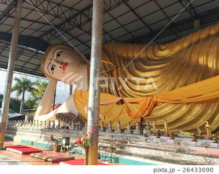 closeup Burmese Buddha Statue Sculpture closeup Burmese Buddha Statue Sculpture 26433090