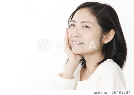 若い女性の顔アップ 26435284