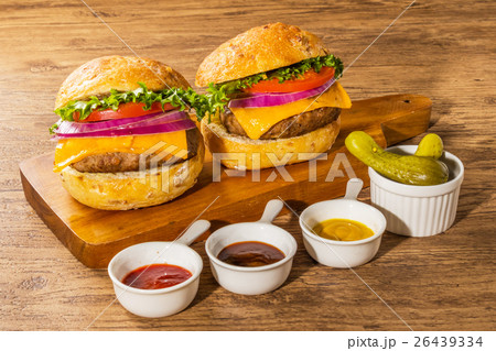 典型的なハンバーガー Hamburger United States dish 典型的なハンバーガー Hamburger United States dish 26439334