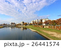 街並みと河川敷 26441574