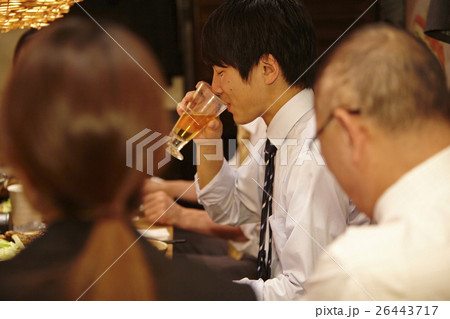 会社　宴会　忘年会イメージ 26443717