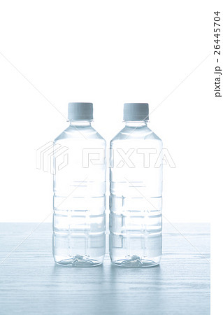 水　白バック 26445704