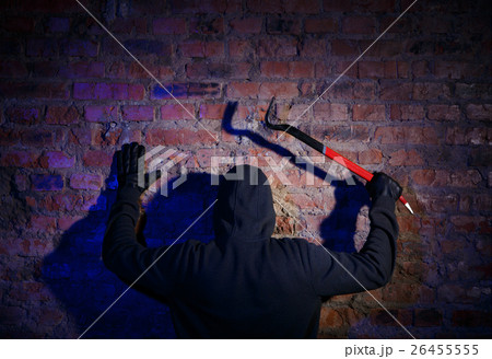 Robber gives up standing back Robber gives up standing back 26455555