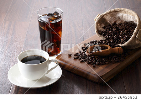 ホットコーヒーとアイスコーヒーとコーヒー豆 26455853
