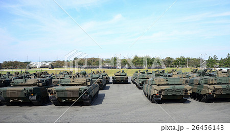90式戦車と10式戦車の写真素材