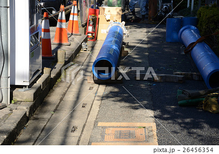 敷設中の上水道用、水道配水用ポリエチレン管 26456354