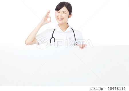 女性　看護師　OKサイン 26458112