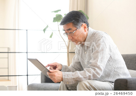 シニア男性 タブレット シニア男性 タブレット 26469450