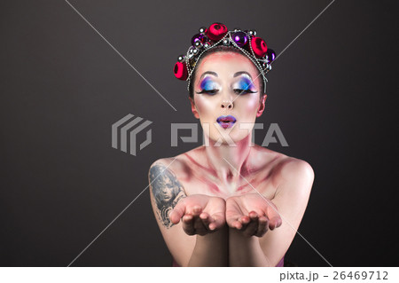 Elegant Model with Bright New Year's Eve Make-up Elegant Model with Bright New Year's Eve Make-up 26469712