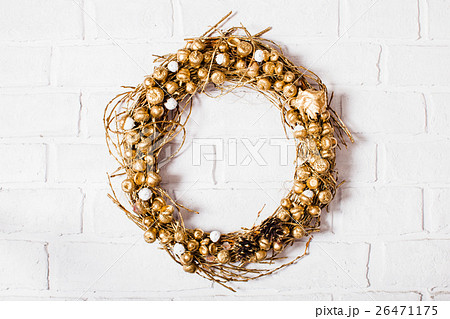 Golden woven wreath Golden woven wreath 26471175