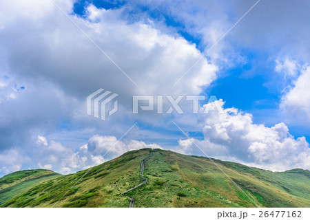 山と夏雲 26477162