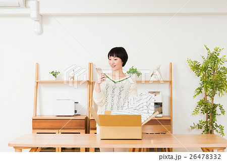 若い女性 若い女性 26478332
