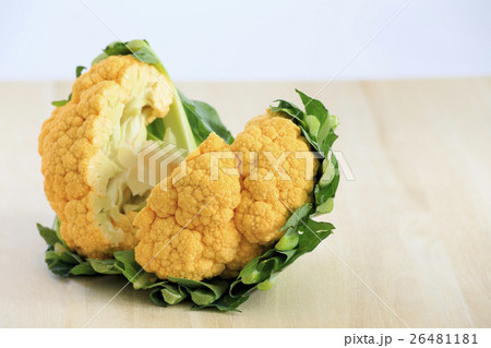 食材 野菜 オレンジ色のカリフラワー 食材 野菜 オレンジ色のカリフラワー 26481181