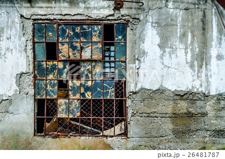 Old broken window 26481787