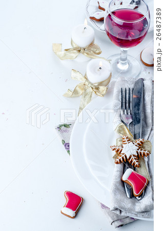 Christmas dinner decoration with gingerbread Christmas dinner decoration with gingerbread 26487389