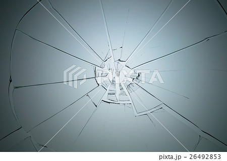 割れたガラス　災難　被害　イメージ 26492853