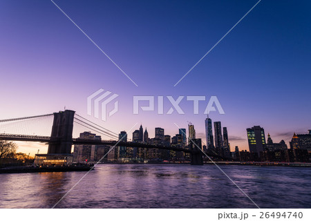 ブルックリン橋とニューヨークの夜景 ブルックリン橋とニューヨークの夜景 26494740