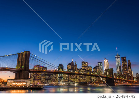 ブルックリン橋とニューヨークの夜景 ブルックリン橋とニューヨークの夜景 26494745