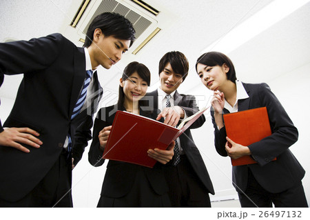 ミーティング 打ち合わせ 会議 ビジネス オフィス ビジネスマン ビジネスウーマン ミーティング 打ち合わせ 会議 ビジネス オフィス ビジネスマン ビジネスウーマン 26497132
